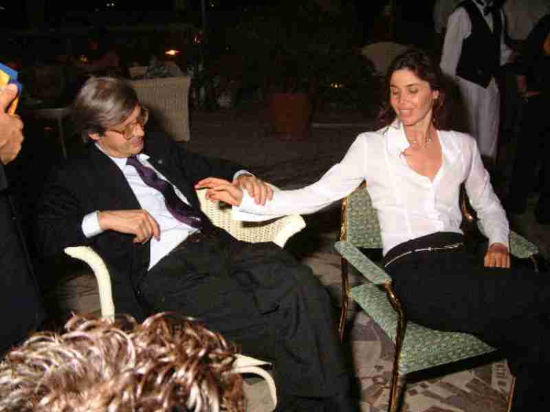 ../Images/Vittorio Sgarbi con la fidanzata Sabrina Colle (22).jpg